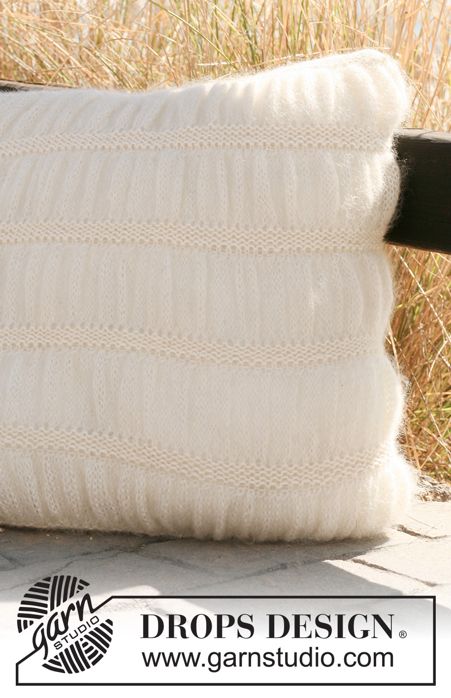 Nuage / DROPS 118-46 - Knitted DROPS cushion cover in ”Alpaca” and ”Vivaldi” or ”Alpaca” and ”Brushed Alpaca Silk”.