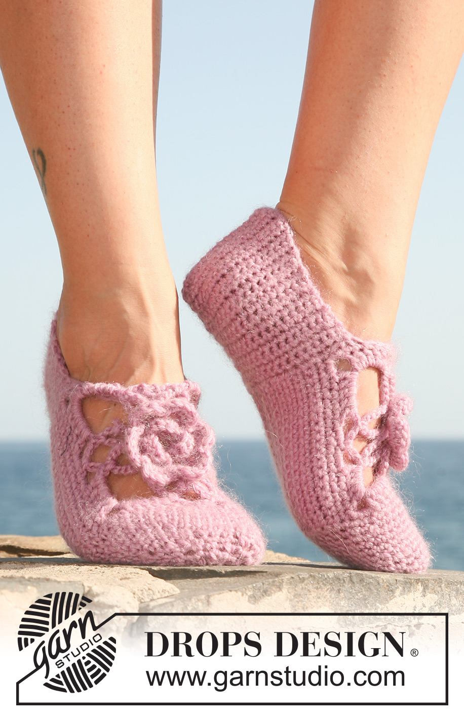 Rosie Steps / DROPS 118-9 - Virkad DROPS toffel i ”Karisma” och ”Kid-Silk”.