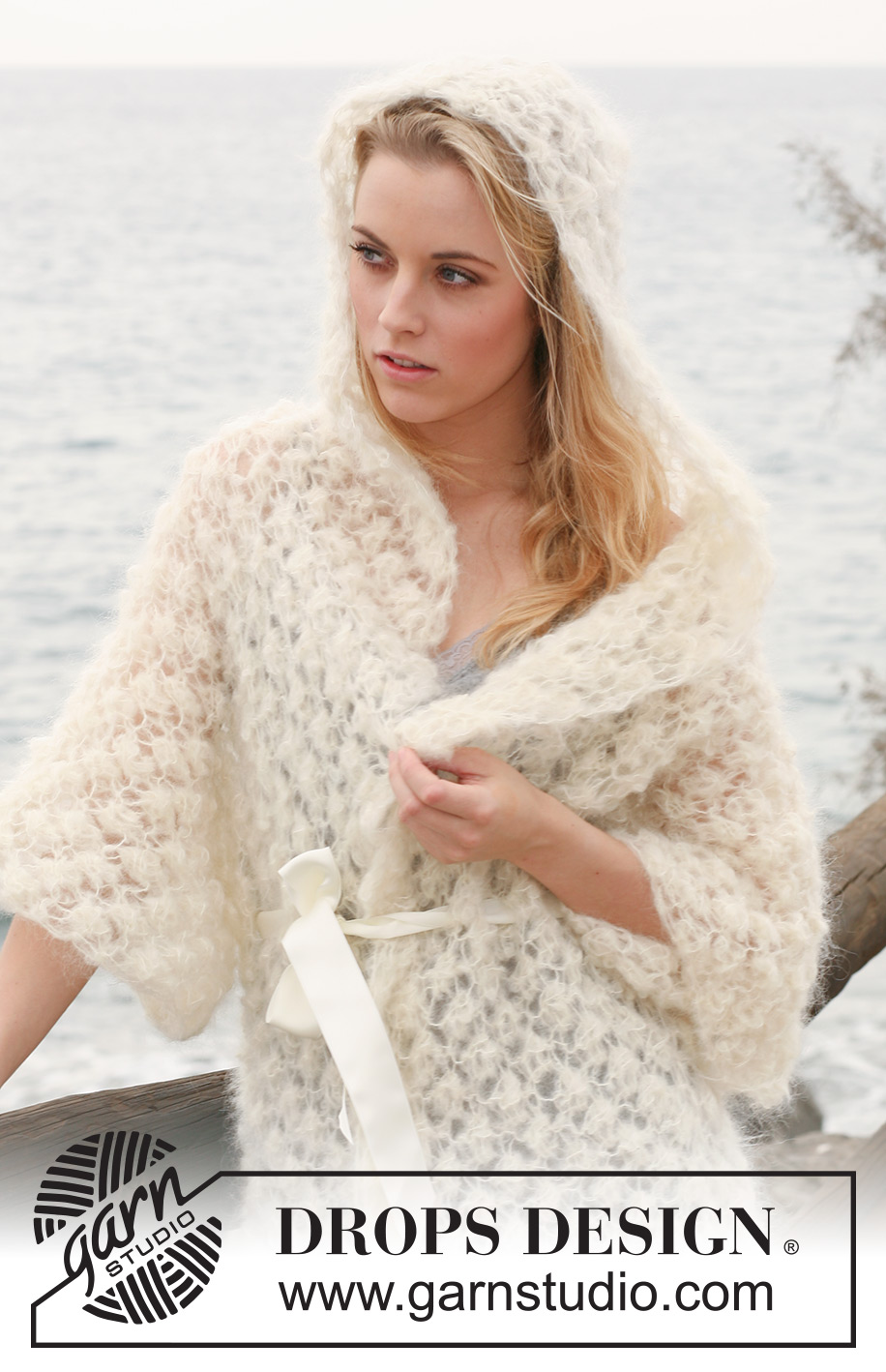 Powder Dreams / DROPS 119-13 - Saco DROPS en “Vienna” o “Melody” con punto de moras y capucha amplia. Talla: S – XXXL.
