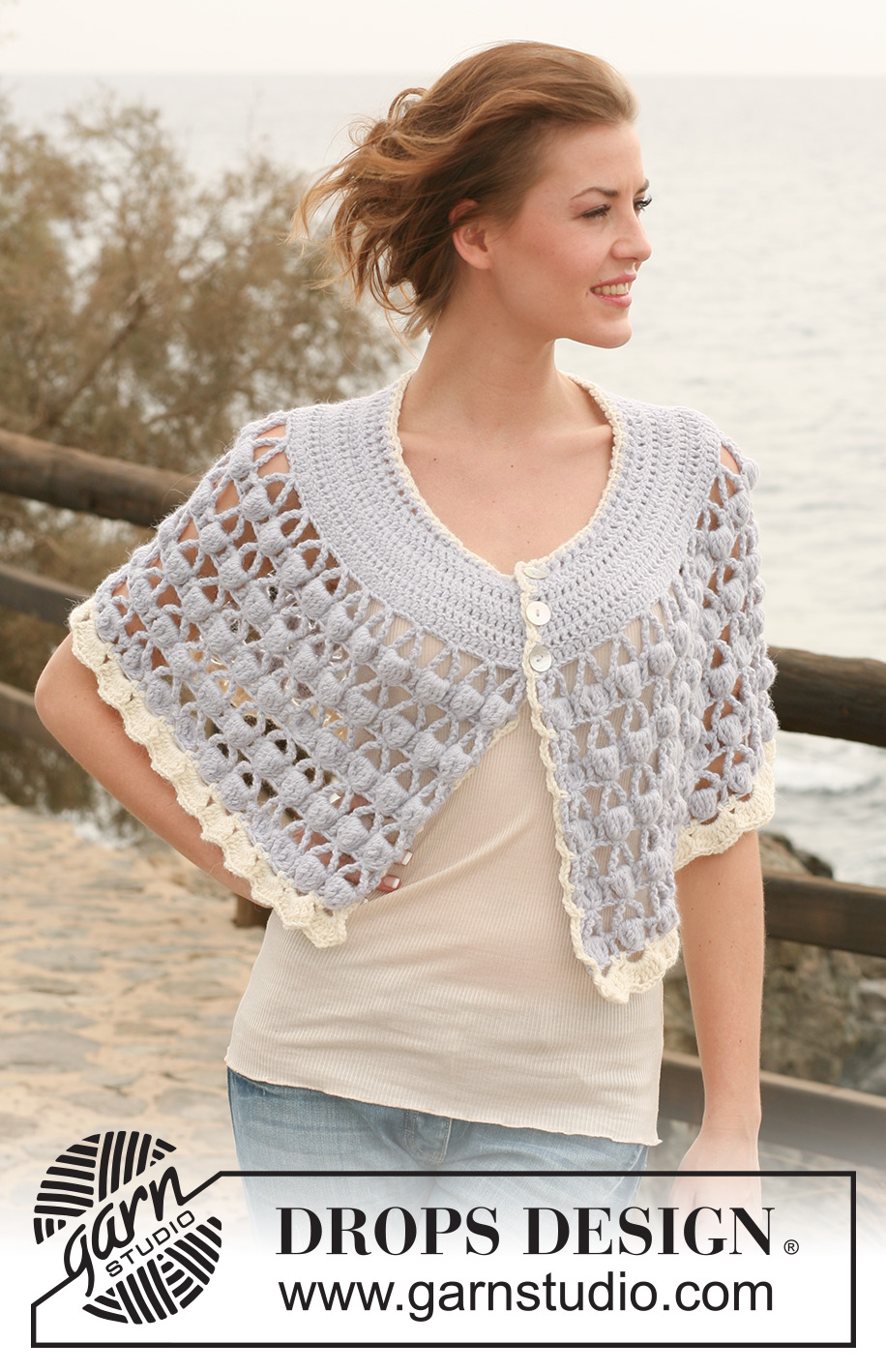 Strands of Pearls / DROPS 119-30 - Capa DROPS, en ganchillo / crochet, con patrón de motas en “Alpaca”. Talla: S/M-XXL/XXXL.