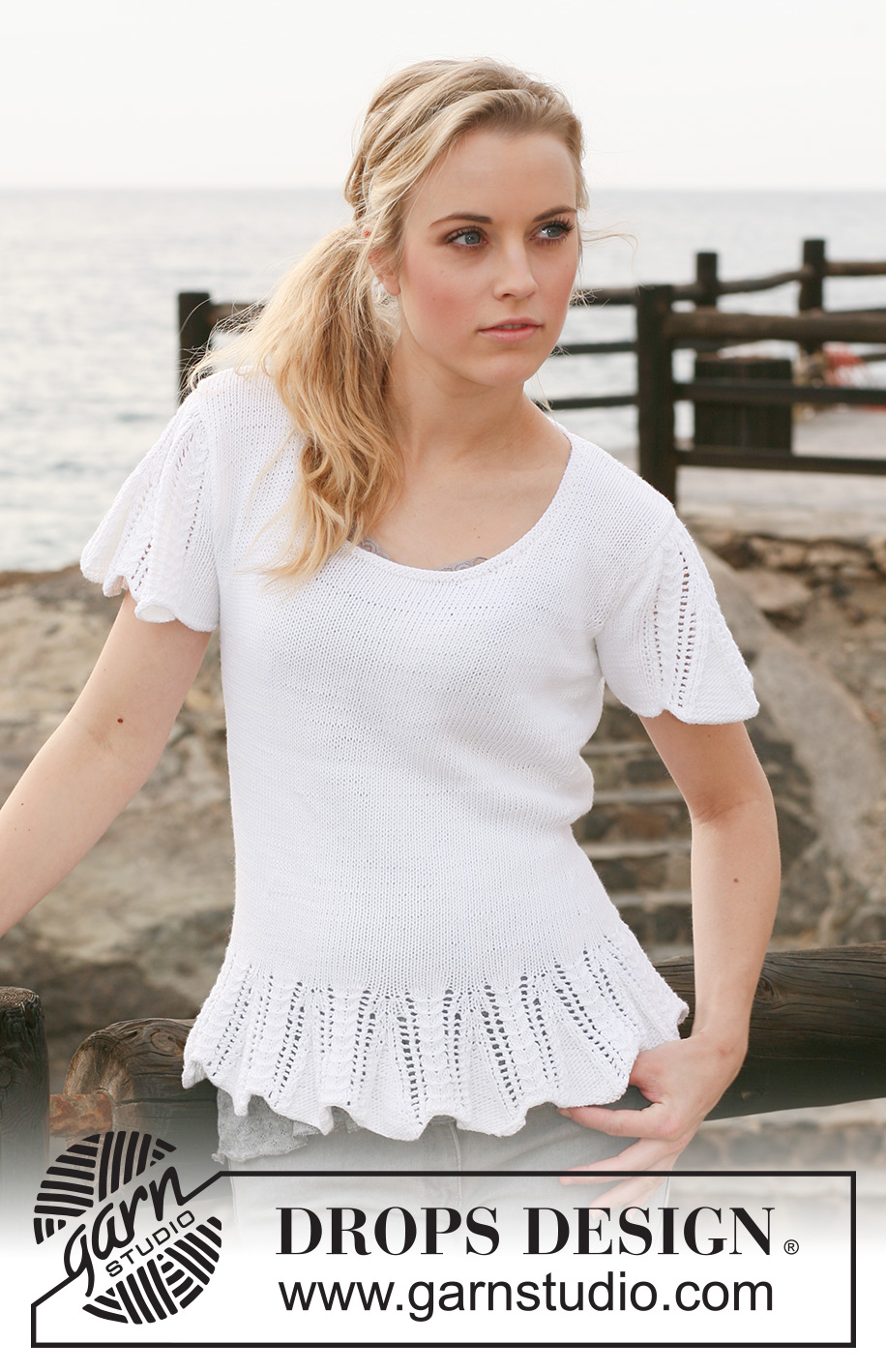 Summer Bird / DROPS 120-23 - DROPS topp i ”Safran” med hullstrikket volang og korte hullstrikkede ermer. 
Str: S til XXXL