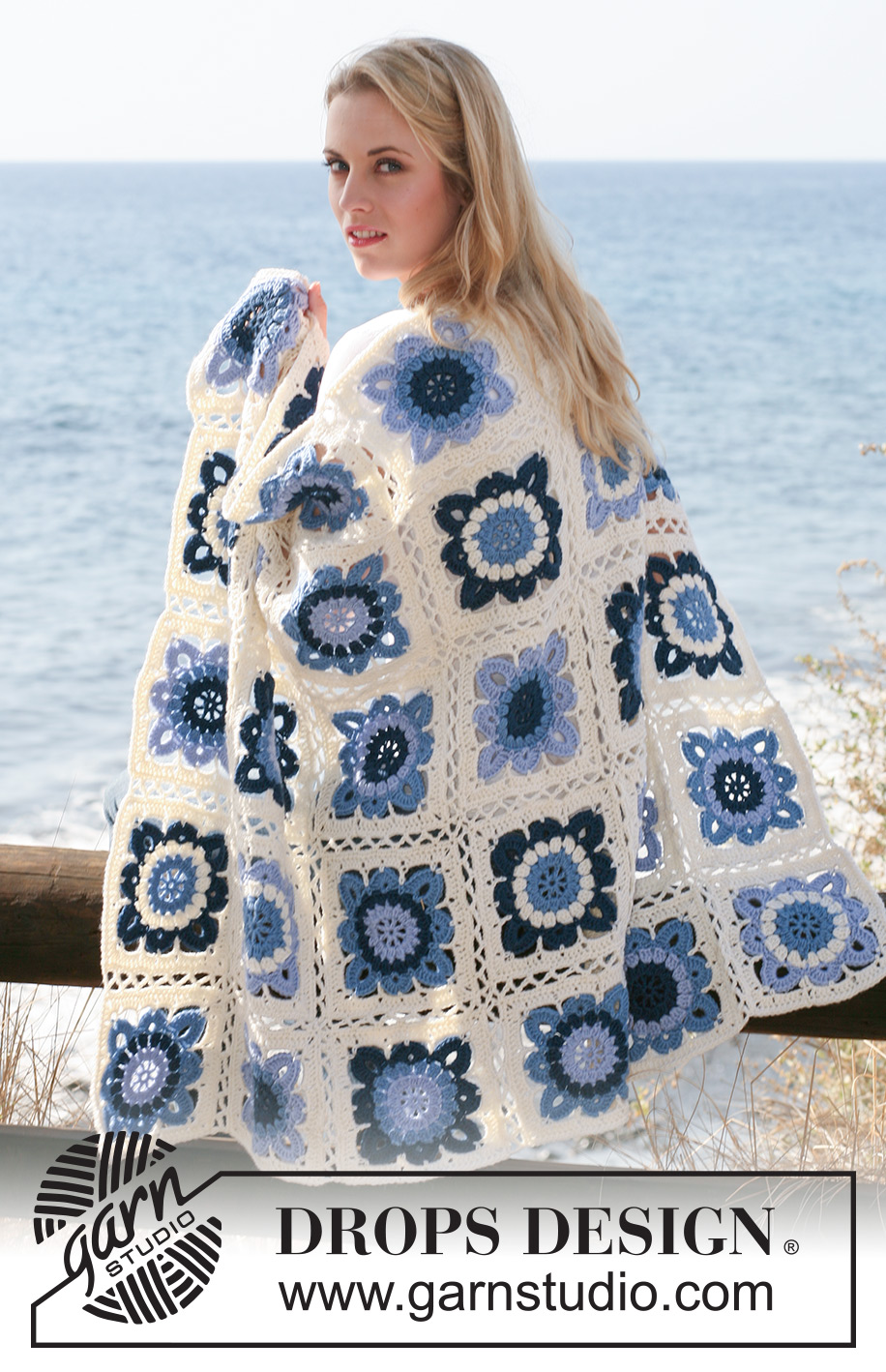 Seaside Blues / DROPS 120-3 - Virkad DROPS filt med rutor i ”Karisma”.