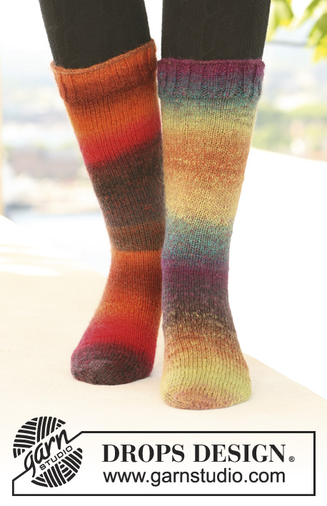Rainbow Fun / DROPS 122-19 - Basic DROPS Socks in ”Delight”.