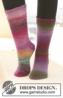 Rainbow Fun / DROPS 122-19 - Basic DROPS Socks in ”Delight”.