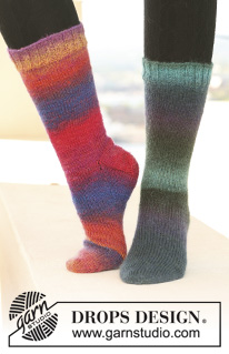 Rainbow Fun / DROPS 122-19 - Basic DROPS Socks in ”Delight”.