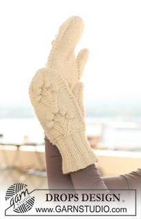 Cables and Berries Mittens / DROPS 123-15 - Knitted DROPS mittens with textured pattern in ”Nepal”.
