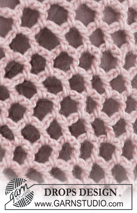 Flamingo / DROPS 123-22 - Crochet DROPS shawl in ”Snow” and ”Vivaldi”. 