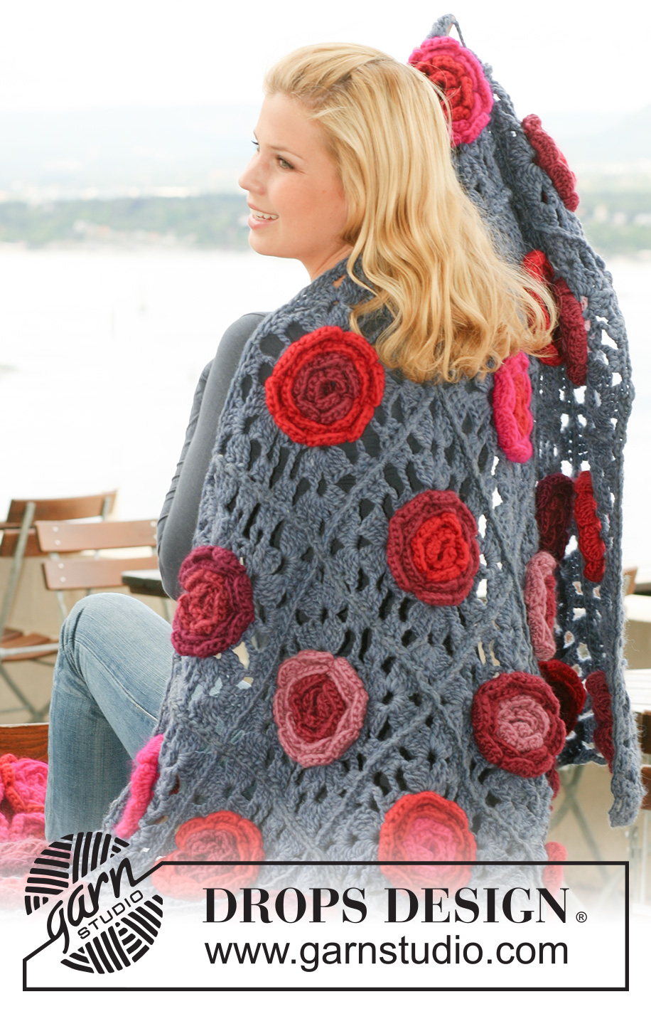 Field of Roses / DROPS 124-5 - Crochet DROPS blanket with flowers in ”Snow”. 