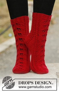 Autumn Glow / DROPS 131-44 - DROPS Socken mit Lochmuster in ”Fabel”