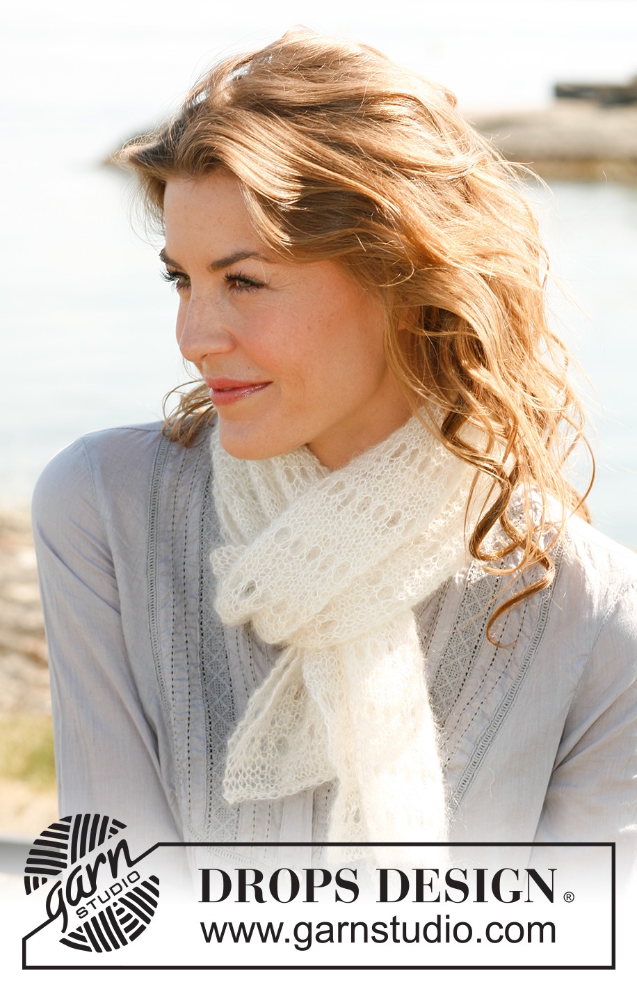 Touch of Silk / DROPS 133-29 - Gebreide DROPS sjaal in ribbelst met gaatjes van ”Kid-Silk”.   