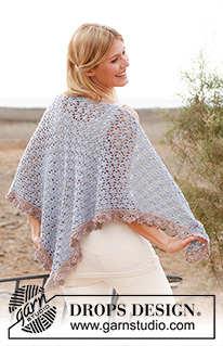 Tranquility / DROPS 137-29 - Gehäkeltes DROPS Dreiecktuch in ”BabyAlpaca Silk”.