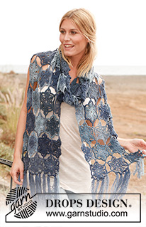 Dream Catcher / DROPS 138-22 - Gehaakte DROPS sjaal met bloemen van ”Delight”.