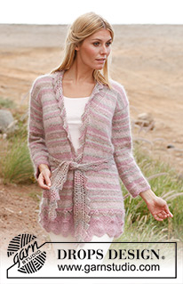 Emilia / DROPS 138-31 - Raidallinen DROPS pitsineulejakku vyöllä ”Fabel”-, ”Alpaca”- ja ”Kid-Silk” -langoista. Koot S-XXXL.