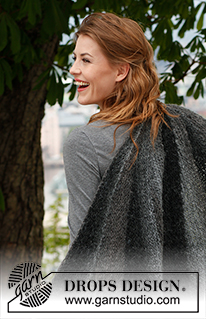 Marianna / DROPS 140-3 - Knitted DROPS shawl with short rows in Verdi.