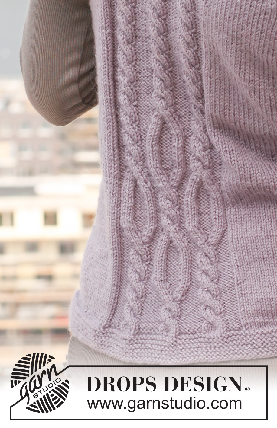 Sarah's Delight / DROPS 141-40 - Chaleco DROPS tejido con torsadas, en “Karisma”. Talla: S – XXXL.