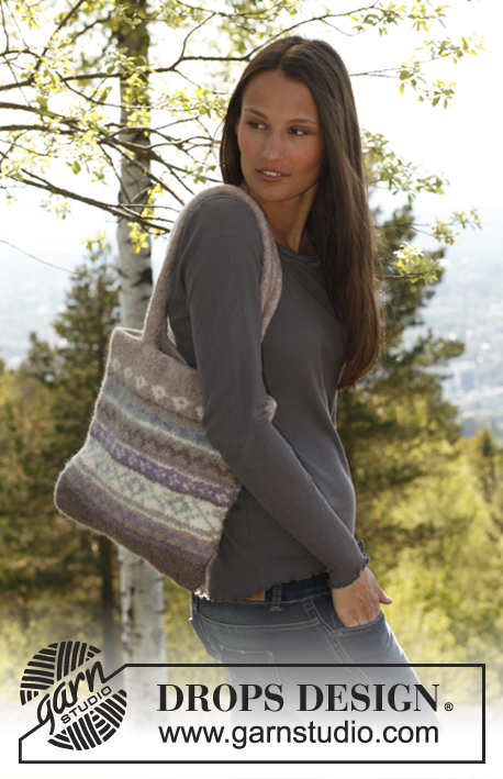 Ulrika / DROPS 142-9 - Saco DROPS, de punto, con patrón de jacquard y bolsillos, en “Karisma”. Talla: S – XXXL.