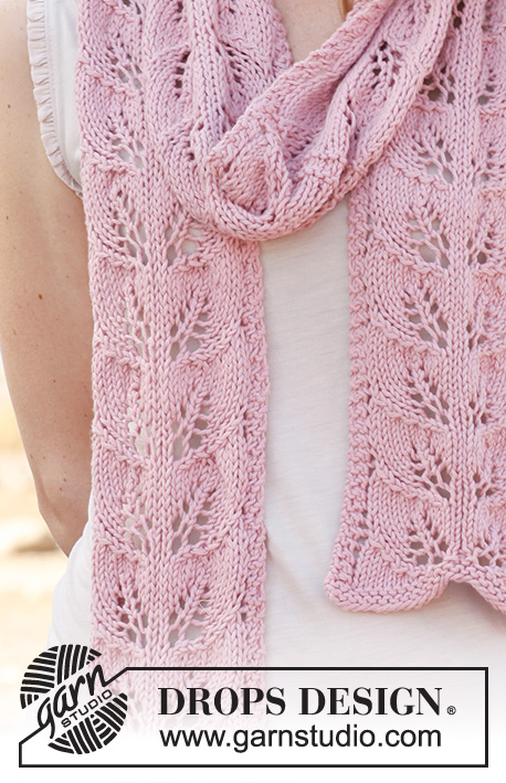 Honey rose / DROPS 146-27 - Knitted DROPS scarf with lace pattern in ”Big Merino”.