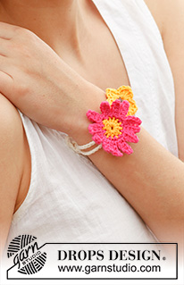Summer bouquet / DROPS 147-41 - Collana e braccialetto DROPS intrecciati con fiori estivi all’uncinetto in Safran.