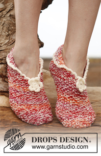 Amelie / DROPS 148-30 - Moss-stickad DROPS toffel i 2 trådar ”Fabel” med virkad kant och blomma
