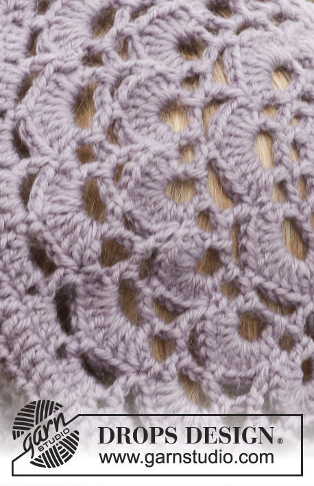 Victoriana / DROPS 149-8 - De set bevat: Gehaakte DROPS baret en halswarmer van ”Karisma”.
