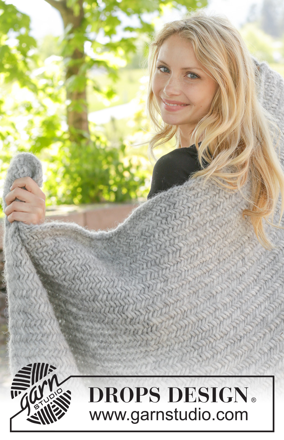 Fisherman's Wife / DROPS 157-53 - Knitted DROPS blanket with herringbone pattern in 1 thread Cloud or 2 threads Air.