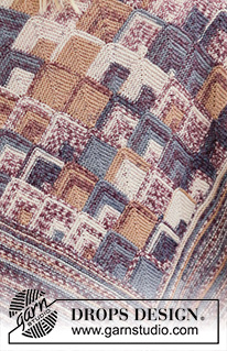 Piece by Piece / DROPS 160-14 - Knitted DROPS shawl with Domino squares in ”Fabel”.