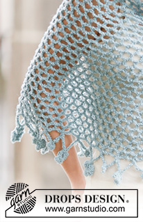 Aira / DROPS 162-24 - DROPS pončo s kytičkovým lemem háčkované shora dolů z příze Alpaca Bouclé. Velikost: S-XXXL.
