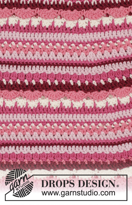 Berry Ripple / DROPS 169-22 - Saia às riscas DROPS em croché com ponto de leques, em Cotton Merino. Crocheta-se de cima para baixo. Do S ao XXXL.