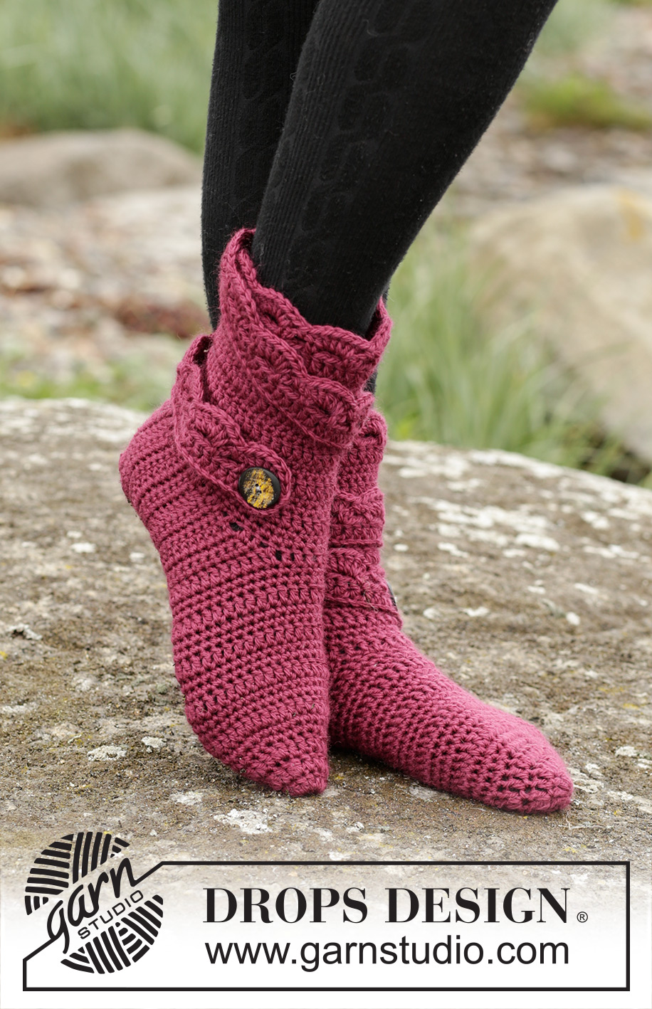 Hot Socks / DROPS 171-37 - Heklet DROPS tøffel i ”Alaska”. Str 35 – 43.