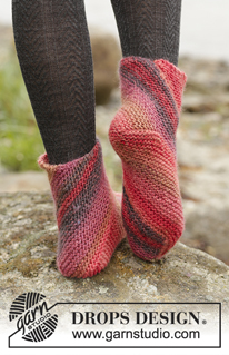 Red Sand / DROPS 171-40 - Kraus rechts diagonal gestrickte DROPS Socken in ”Big Delight”. Größe 35-43.
