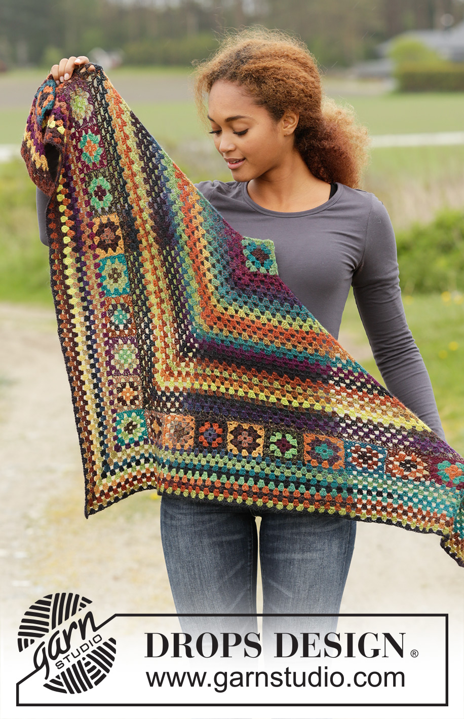 Autumn Harvest / DROPS 171-43 - Scialle DROPS lavorato all’uncinetto con granny squares e maglie alte in ”Delight”.