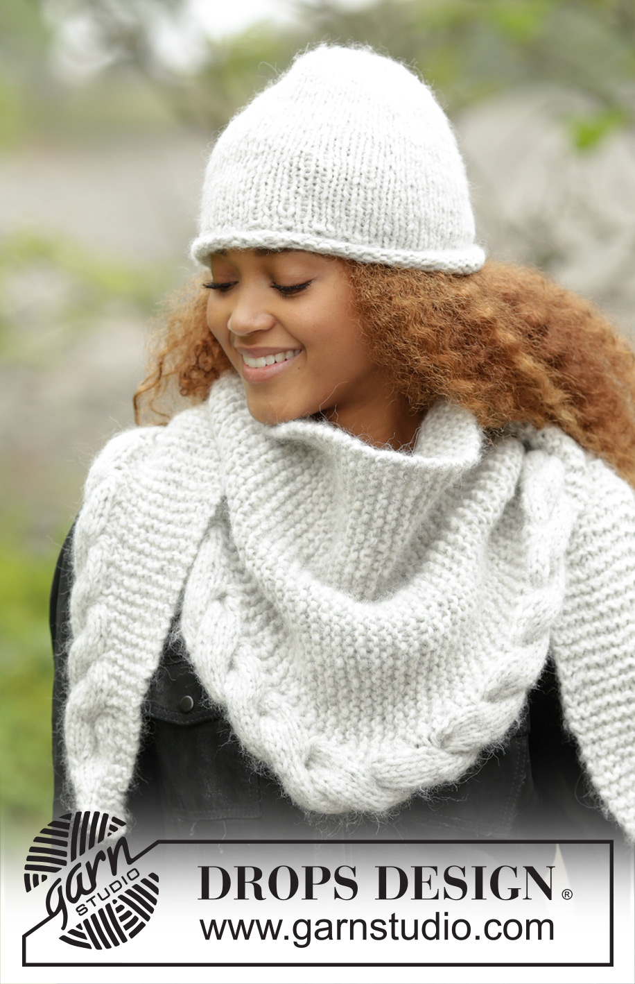 Winter Cozy / DROPS 172-10 - Ensemble: Bonnet DROPS en Cloud ou Air et châle tricoté dans le sens de la longueur au point mousse avec bordure torsadée, en Cloud ou Air.