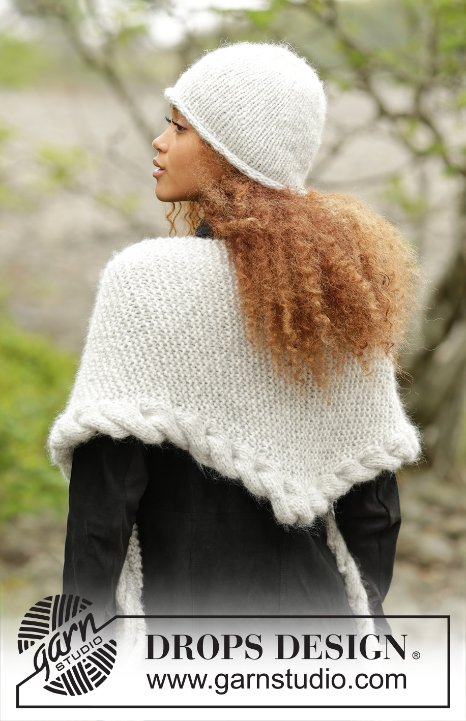 Winter Cozy / DROPS 172-10 - Ensemble: Bonnet DROPS en Cloud ou Air et châle tricoté dans le sens de la longueur au point mousse avec bordure torsadée, en Cloud ou Air.