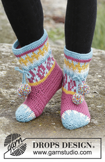 Rock Them Socks / DROPS 172-19 - Pantofole DROPS all’uncinetto, con motivo jacquard multicolore, in Nepal. Taglie: Dalla 35 alla 43.