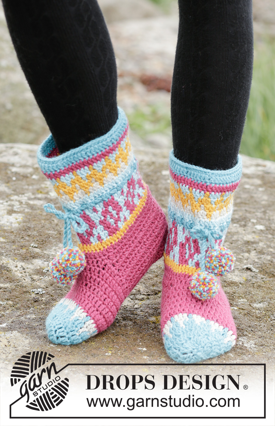 Rock Them Socks / DROPS 172-19 - Pantofole DROPS all’uncinetto, con motivo jacquard multicolore, in Nepal. Taglie: Dalla 35 alla 43.