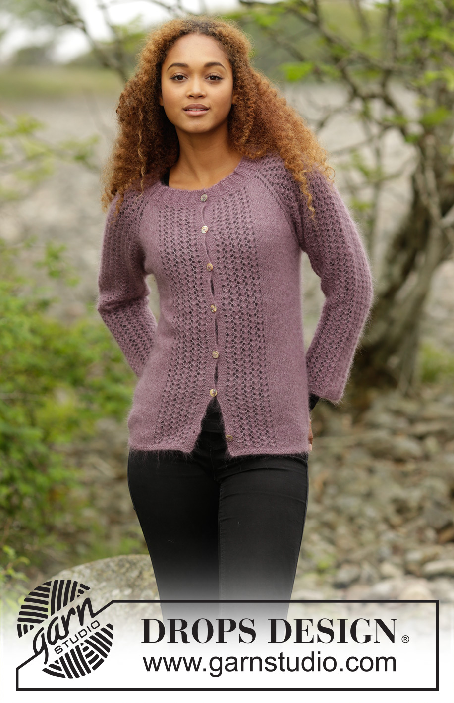Touch of Heather Cardigan / DROPS 172-31 - Sweter rozpinany z reglanem DROPS przerabiany z góry na dół, ze ściegiem ażurowym, z włóczki „Kid-Silk”. Od S do XXXL.