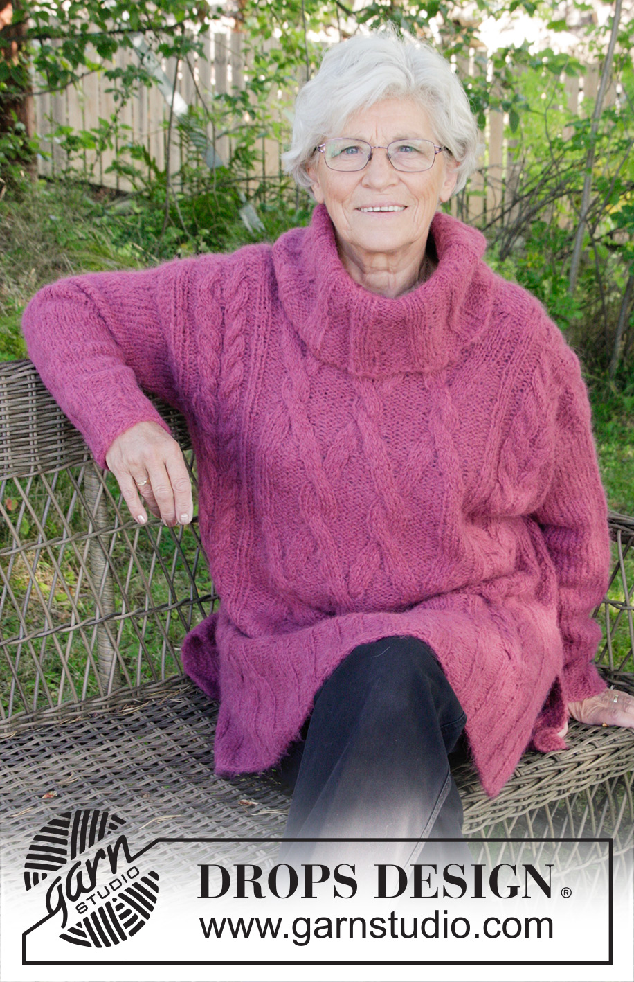 Warm Wine / DROPS 172-36 - Pull oversize DROPS, avec torsades et col roulé, en ”Melody”. Du S au XXXL.