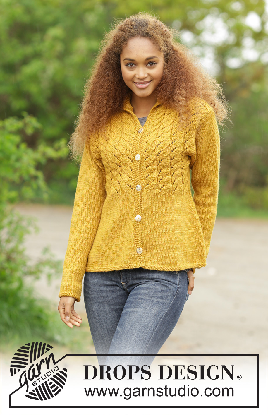 Cornfield / DROPS 173-13 - Knitted DROPS jacket with lace pattern and shawl collar in ”Karisma”. Size: S - XXXL.