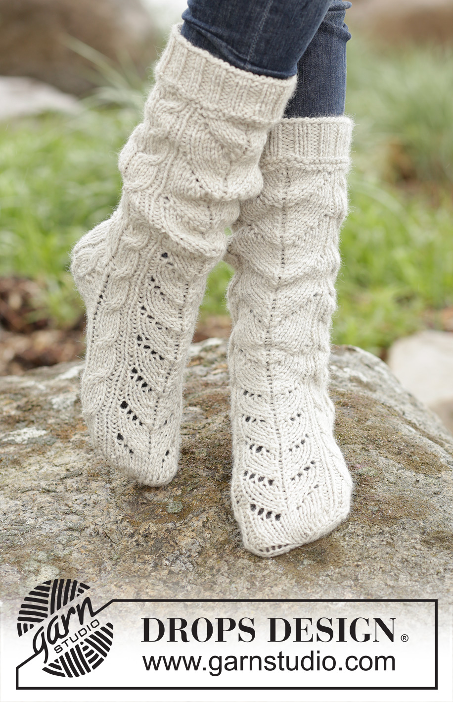 White Cables / DROPS 173-44 - Chaussettes DROPS avec torsades, en Nepal. Du 35 au 43