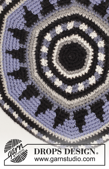 Inti / DROPS 173-52 - Crochet DROPS pouffe with color pattern in ”Snow”.