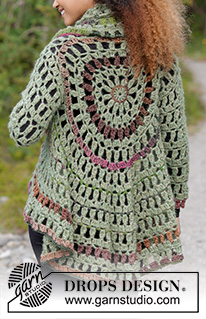 Forest Cycle / DROPS 180-12 - Gehaakt cirkelvest met strepen. Maten S - XXXL.
Het werk wordt gehaakt in DROPS Air en DROPS Big Delight.