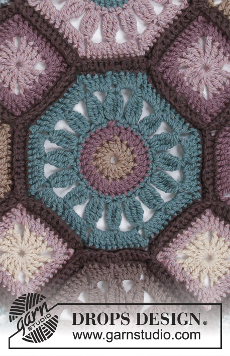 Gypsy Wagon / DROPS 180-9 - Gehäkelte Decke mit achteckigen und quadratischen Granny Squares. 
Die Arbeit wird gehäkelt in DROPS Andes.