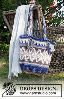 Adventure Awaits / DROPS 181-8 - Sac jacquard et pochette rayée au crochet.
Se crochètent en DROPS Snow.