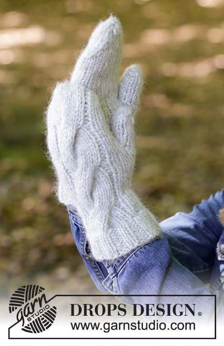 Snowbound / DROPS 182-39 - The set consists of: Knitted hat, neck warmer and mittens with cables.
The set is worked with 2 strands DROPS Air.