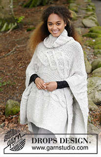 Snow Queen / DROPS 184-6 - Poncho strikket sidelengs med fletter og høy hals. Størrelse S - XXXL.
Arbeidet er strikket i 2 tråder DROPS Air
