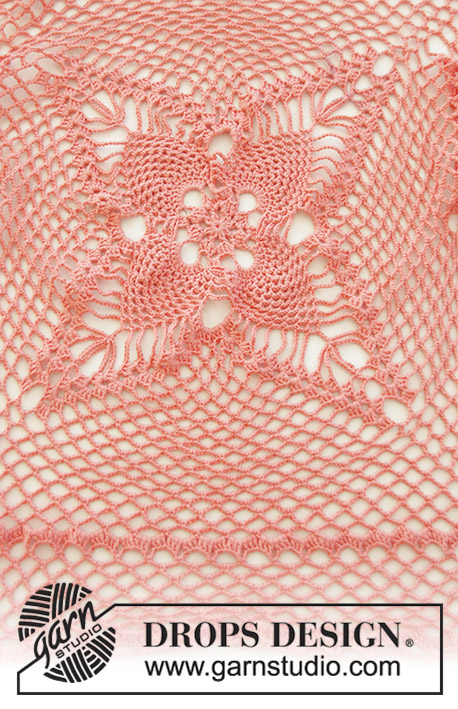 Butterfly Queen / DROPS 186-11 - Gehäkelte Viereckjacke mit Lochmuster. Größe S - XXXL. Die Arbeit wird gehäkelt in DROPS Flora.