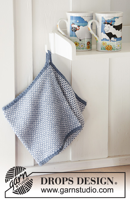 Afternoon Tea / DROPS 189-18 - Strikkede grytekluter med brutt perlestrikk og innfelt hempe. Arbeidene er strikket i DROPS Safran