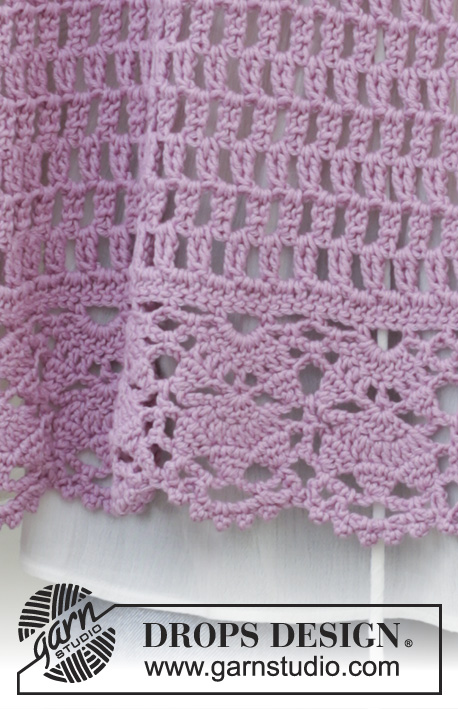 French Lavender / DROPS 191-35 - Heklet stola med hullmønster og vifter. Arbeidet er heklet i DROPS Cotton Merino