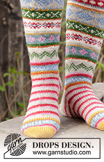 Winter Carnival Socks / DROPS 193-1 - Knitted socks in DROPS Karisma. The piece is worked with stripes and Nordic pattern. Sizes 35 - 46.