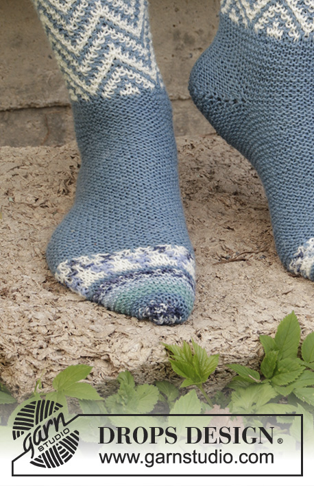 Hurtigruten / DROPS 193-13 - Knitted socks in DROPS Fabel with garter stitch and mosaic pattern. Size 35 to 43